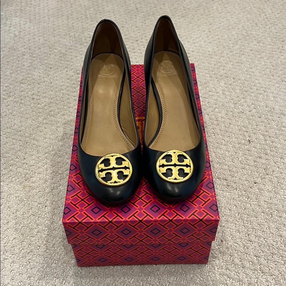 Tory Burch Black Pumps with Gold Accent
